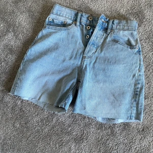 Nya jeansshorts  - Helt nya jeansshorts strl xs / 34