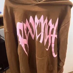 Revenge brown&pink hoodie storlek Medium