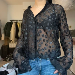 Blus - Fin prickig blus! Fint skick