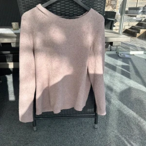 Stickad tröja  - Tröja från Vero Moda som inte längre kommer till användning. 