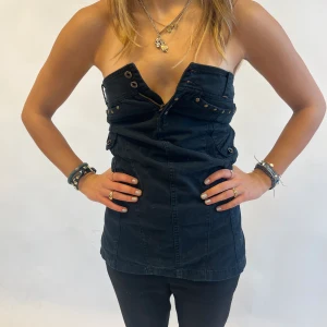 Jeanskorsett - Cool snörning i ryggen som kan regleras.🐆🐆