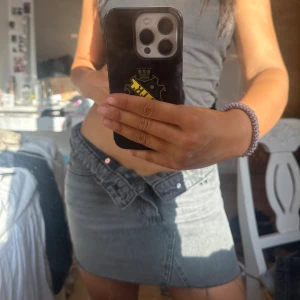 jeans kjol - jeans kjolar ifrån gina. köpta för längesedan men aldrig kommit till användning ✌️ köp båda för 300kr