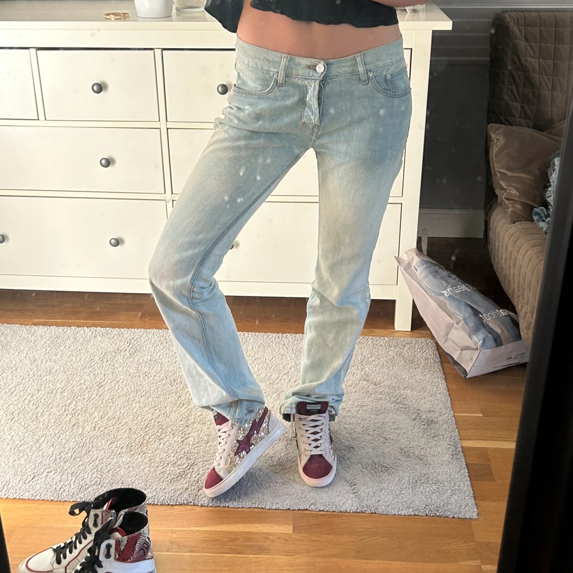 RÖDA OCH GULDIGA SKOR - 91