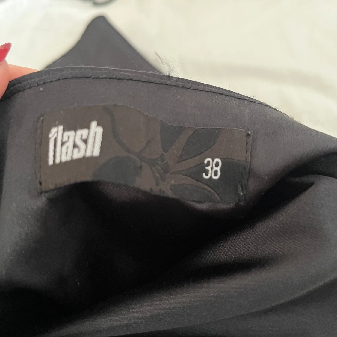 Svart volang kjol - 90