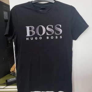 Hugo Boss T-shirt - Hugo Boss T-shirt Storlek: S 