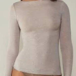 Intimissimi tröja!! -  intimissimi tröja, har använt den 1 gång och den är jättefin❤️❤️