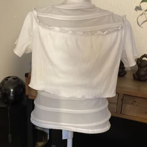 Off shoulder topp  - Fint skick. 