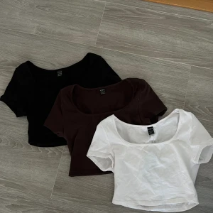 3-pack toppar - 3-pack toppar i färgerna svart,vit,brun.