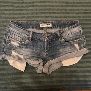 Lågmidjade jeans  - Jätte fina Lågmidjade som tyvärr blivit för små sen förra sommaren