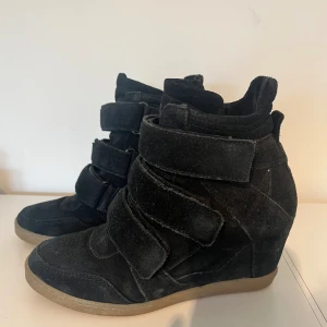 svarta klackar  - så snygga, isabel marant LIKNANDE skor ! 💕jätte bra skick! skriv för frågor/ fler bilder 💕