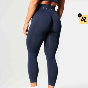 Relode prime Scrunch  - Säljer mina relode prime scrunch tights i mörkblå, i storlek XS. (Lite stor i storleken) så sitter superbra på mig som vanligtvis har S🥰 i mycket bra skick!