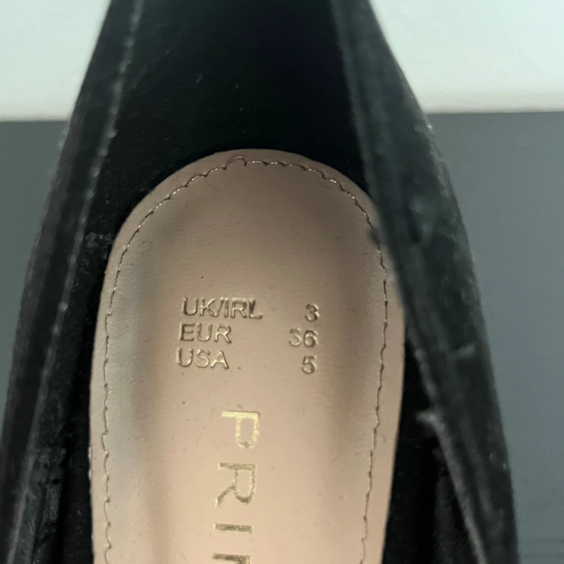 Svarta klackskor  - 91