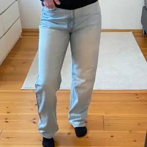 Straight jeans i storlek W27 L32 från weekday. Använt fåtal gånger💞
