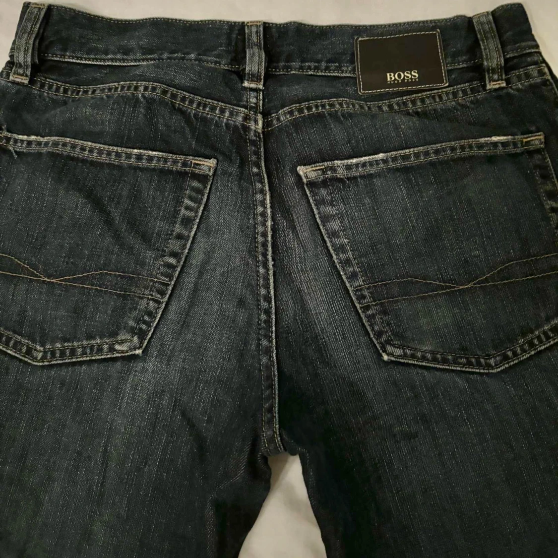Hugo boss jeans    W30   L32 - 92