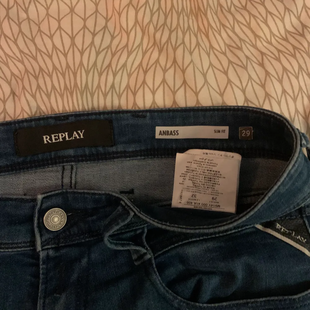 Säljer mina snygga Replay jeans storlek 29/32 10/10 skick inga konstigheter. Jeans & Byxor.