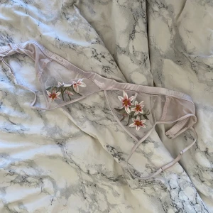 Topp - Bh aldrig använd 