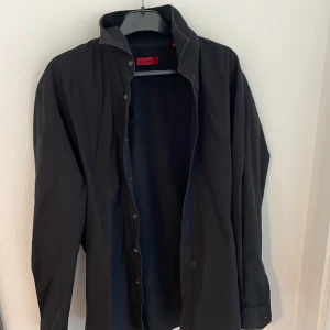 Hugo Boss skjorta - Bra skick. M