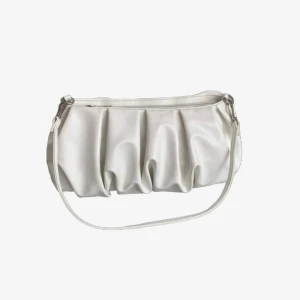 Vit väska - Super söt liten vit väska, använd en gång 🌸