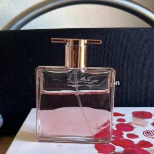Parfym  - Parfym ifrån lancome idole , Använt fåtal gånger, I 25ml🌸