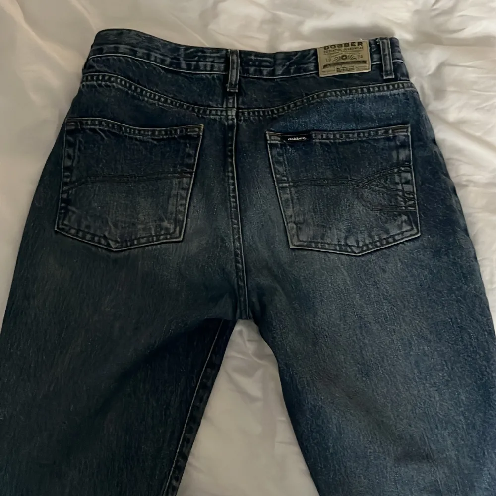 Midwaist Straight jeans. De är i väldigt bra skick. Skicka för fler frågor🥰priset går att diskutera. Jeans & Byxor.