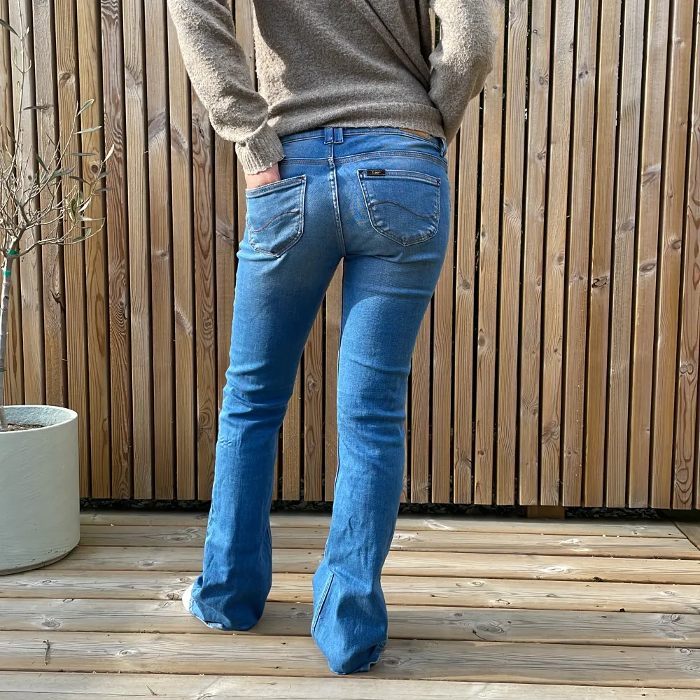 Jätte söta Lee jeans, är dock  för långa för mig. 💕 W25 L31 Modell : Joliet. Jeans & Byxor.