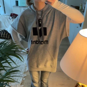 Isabel marant milsey  - Inntrssekoll säljer endast vid bra bud. En så snygg isabel marant milsey hoodie/tshirt som är helt slutsåld och som inte har någon effekt och är som ny i skicket( nypris 2800)