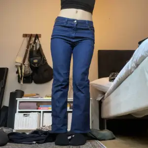 Vintage Guess jeans i modellen bella cropped!! 
