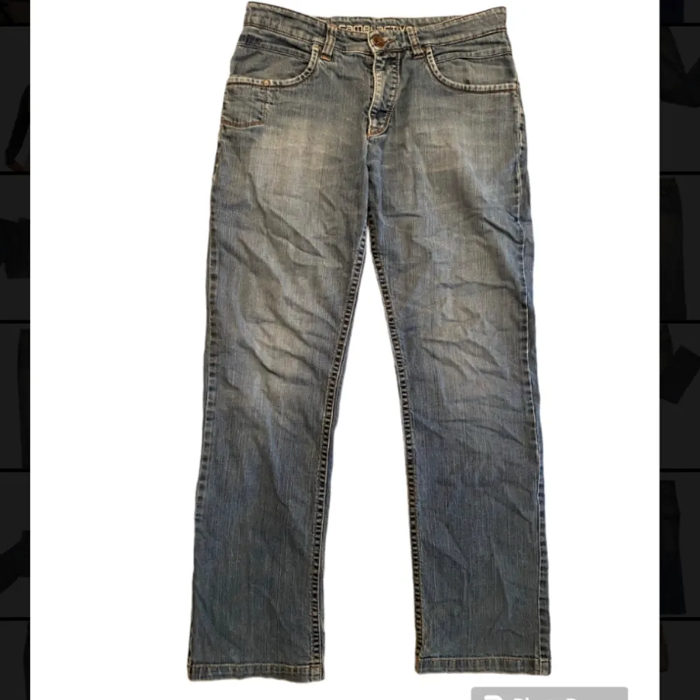Lågmidjade raka jeans köpta second hand. Hör av dig vid fler frågor🩷. Jeans & Byxor.