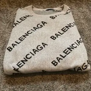 Säljer min autentiska tröja från Balenciaga | Väldigt bra skick, inga defekter | Vid intresse är det bara att skriva!