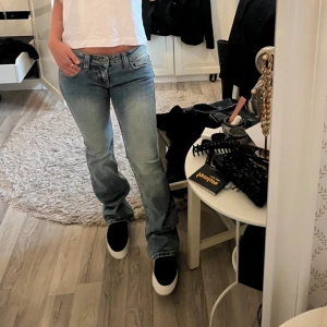 Lågmidjade jeans - Lågmidjade jeans brandy mellville, använda 1 gång. Storlek S, frakt tillkommer💓