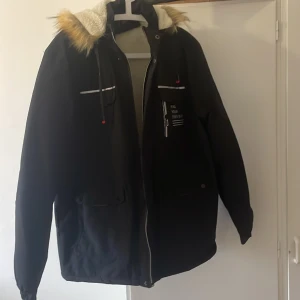 En päls jacka helt ny oanvänd  - En fin varm päls jacka ny skick