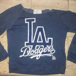 Tröja college  - Skön tröja i tunnare collagematerial