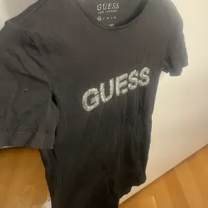 Guess t shirt