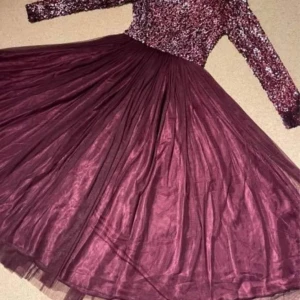 Klänning  - Oanvänd.