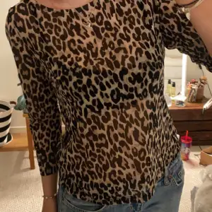 Jättesöt Mesh leopard topp! Super fint skick! 