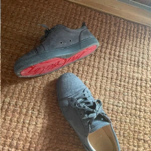 Louboutin utan taggar  - Säljer nu mina loubs i storlek 41, allt og ingår som tex box, dust bag, kvitto oså vidare. Mvh Rasmus   (Kan gå med på byte)