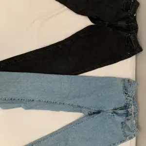 Hej! Säljer nu dessa två par skit snygga jeansen från carlings (Vailent). Ny pris cirka 500 kr styck. Säljer för 550 då det knappt är använda. Storlek S i de blåa och XS i det svarta/gråa.