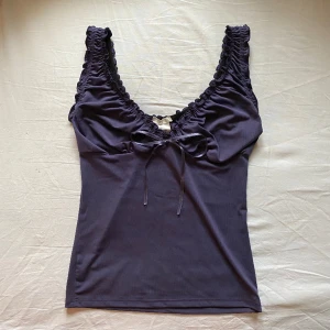 Topp - Söt lila topp ⚜️ Märket är borttvättat men det står made in france // använd köp nu!