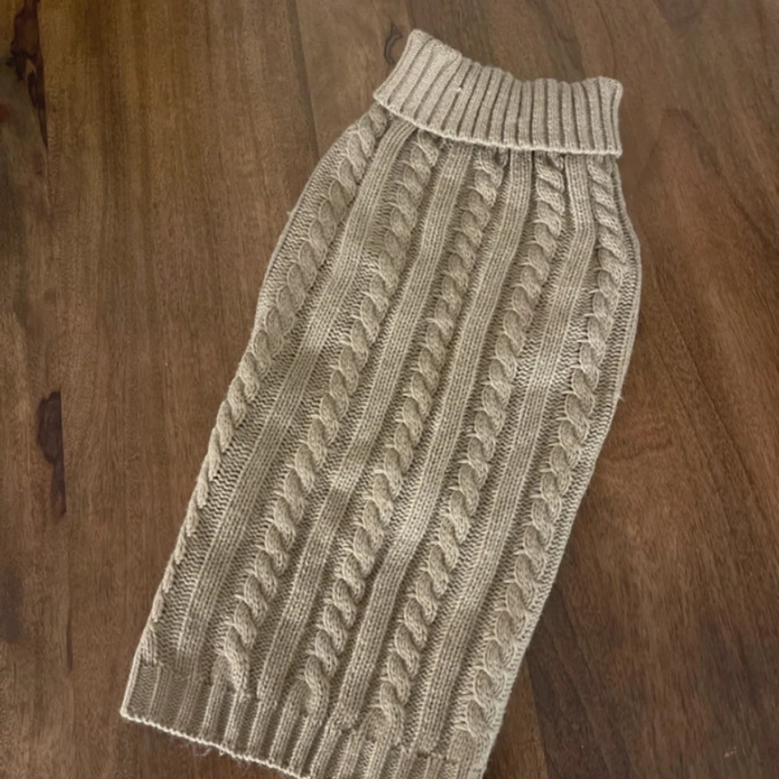 Stickad hundtröja đ¶