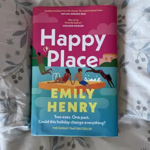 Säljer ”Happy Place” av Emily Henry i nyskick. Skickas mot fraktkostnad 🫶🏼