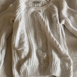 Stickad tröja  - Jag säljer en superfin tröja från Hampton Republic, säljer pga att den inte kommer till användning! Skriv för mer bilder!