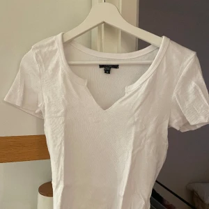 Baby tee  - Aldrig använd, tight modell 