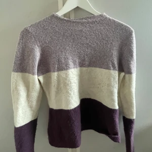 Stickad tröja - Säljer denna stickade tröja från Gina den är i nyskick💗