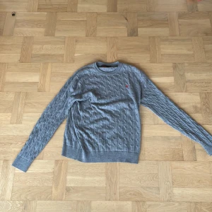 Stickad Morris tröja - Använd men inga defekter   Nypris :1600 Pris kan diskuteras 