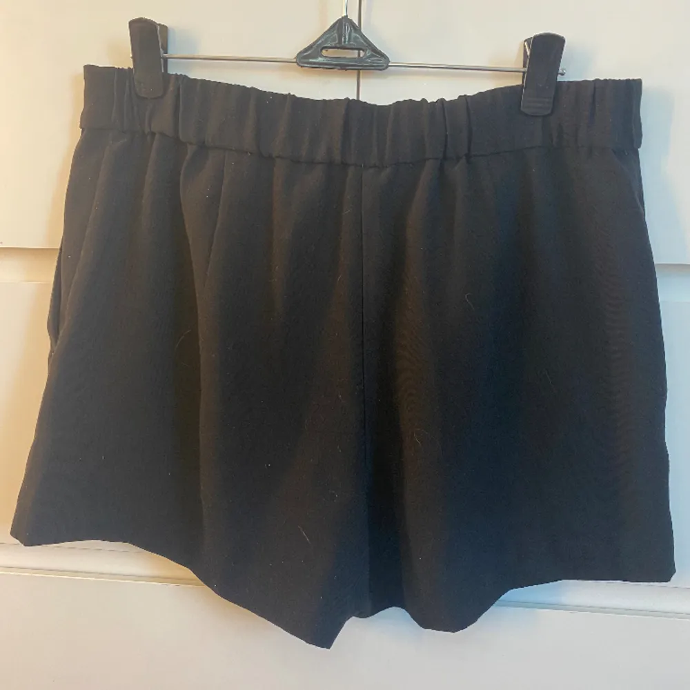 Svarta kostym shorts. Använd fåtal gånger.. Shorts.