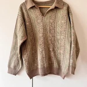 Stickad tröja  - Stickad tröja i ullmix, strl M.  