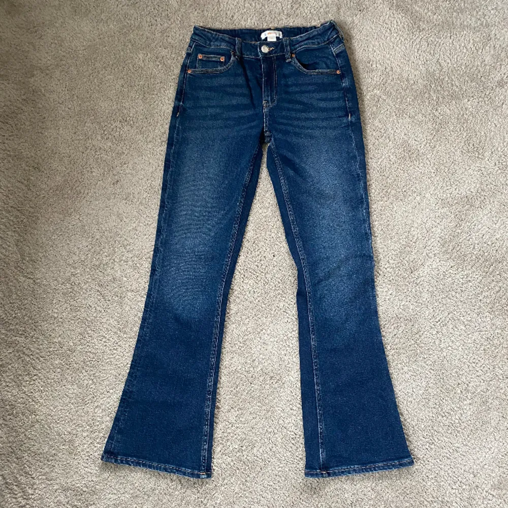 Säljer mina jättefina Gina tricot jeans i storleken 152 i en jättefin blå/mörk blå färg som är i jättebra skick❤️👖. Jeans & Byxor.
