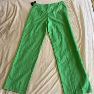 Kostymbyxor - Superfina gröna kostymbyxor från Nelly💕 Aldig använda då storleken var lite för liten 