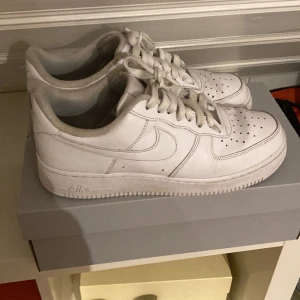 Säljer mina Nike air force 1 - 42, 7,5/10