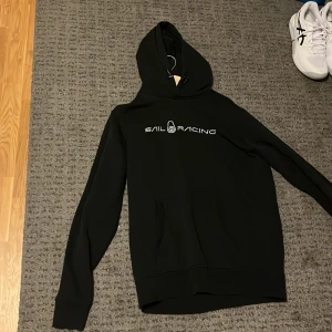 Sail racing hoodie - Det är storlek L.Den är i fint skick.